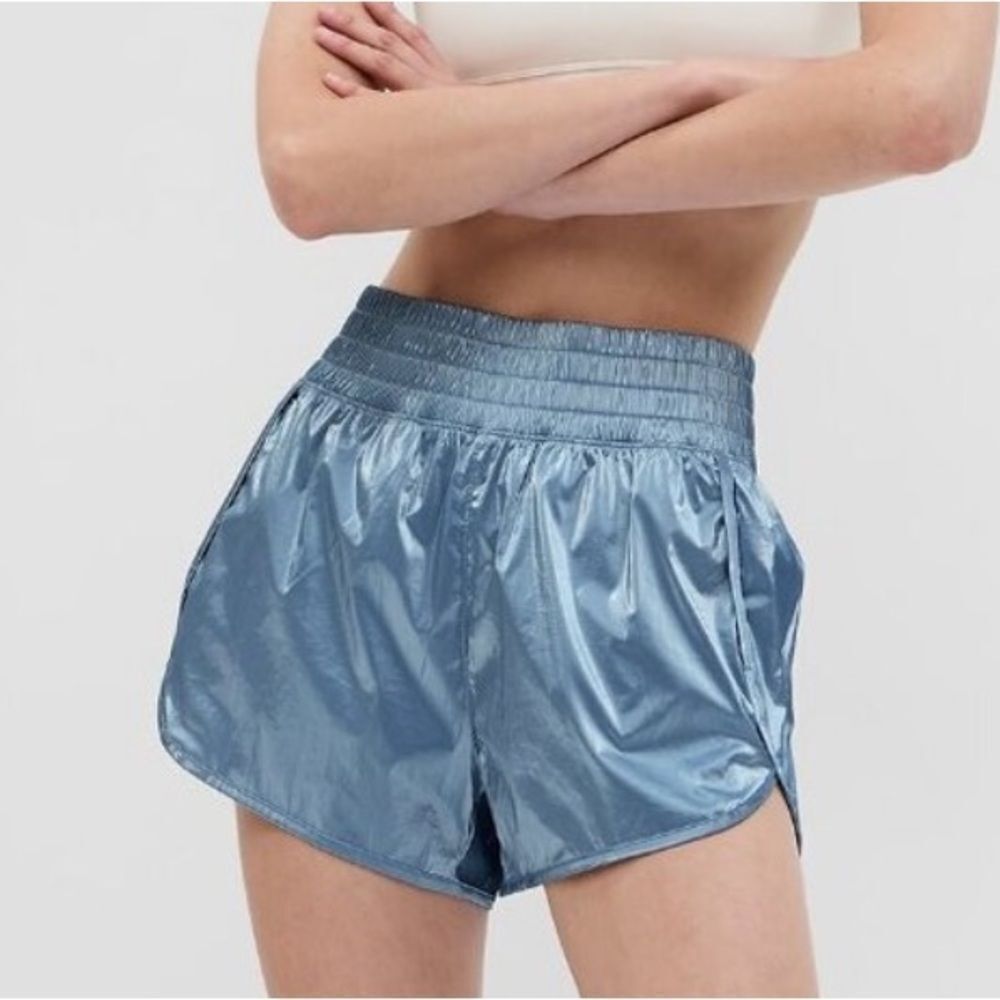 🎉5 for $45🎉 Gap metallic shorts women size S blue